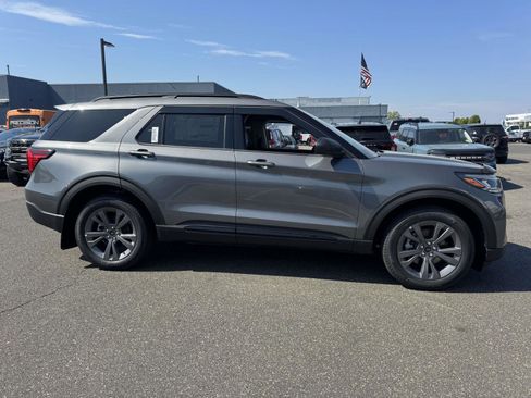 New 2026 Ford Explorer Active w/ Active Comfort Package AWD/4WD image 4