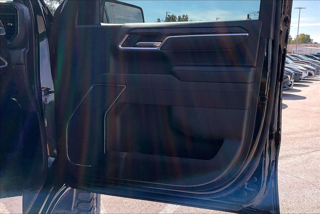 Used 2025 GMC Sierra 1500 SLT AWD/4WD image 21