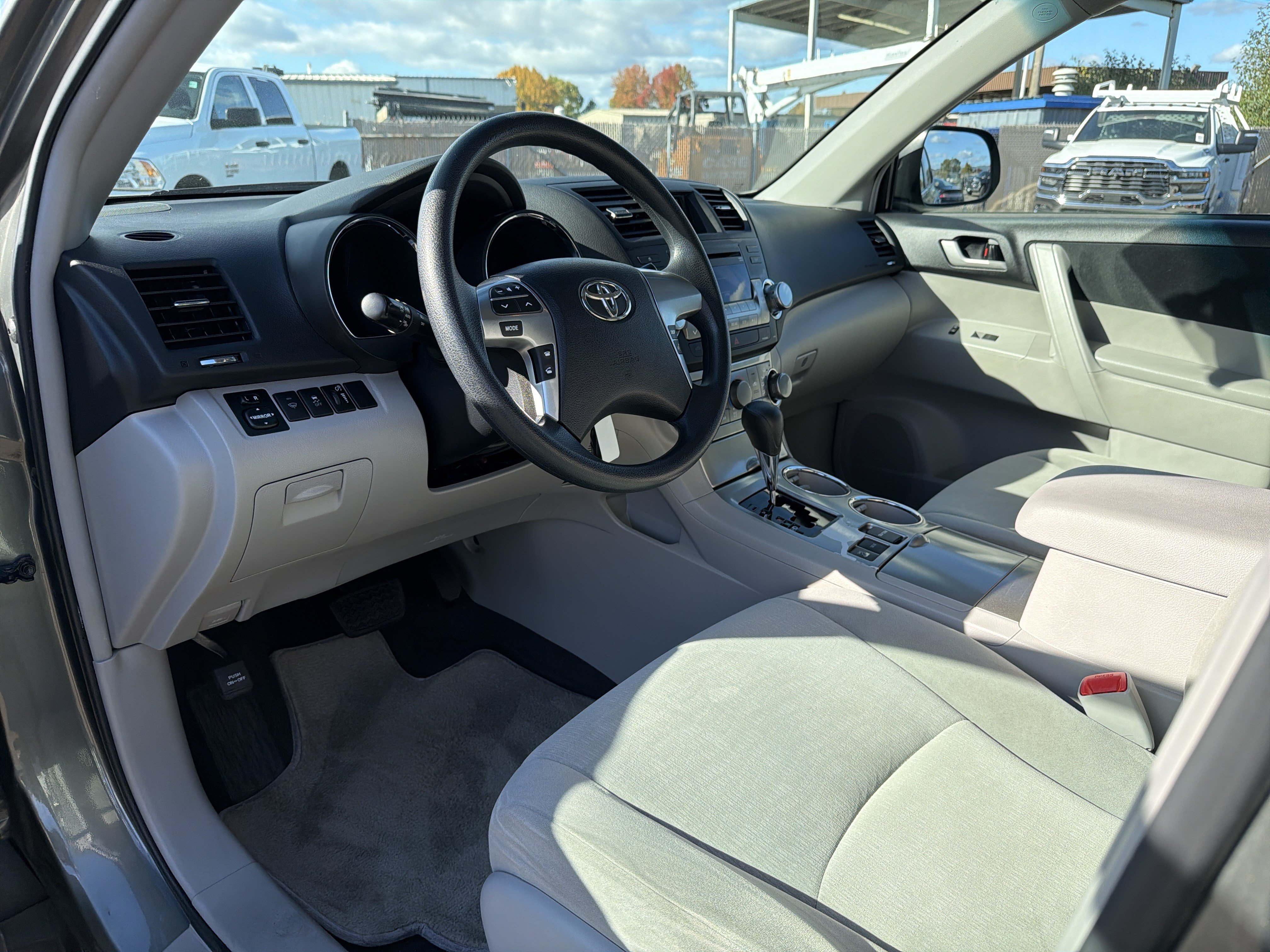 Used 2012 Toyota Highlander 4WD w/ Tech Pkg image 9