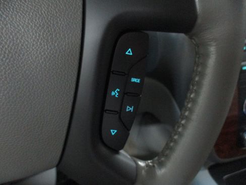 Used 2007 Chevrolet Suburban 2500 LT w/ LT Preferred Equipment Group AWD/4WD image 25