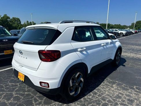 Used 2026 Hyundai Venue SEL FWD image 3