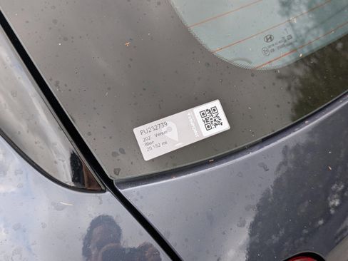 Used 2023 Hyundai Venue Limited image 21