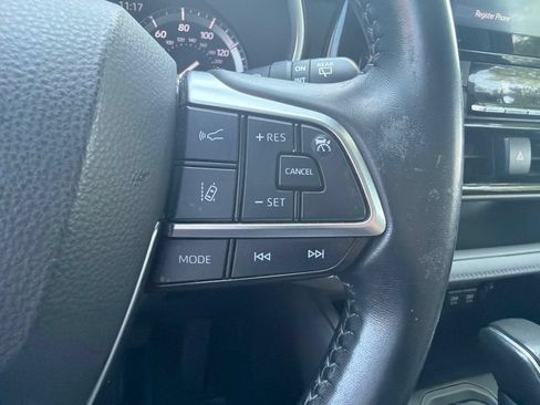 Used 2021 Toyota Highlander XLE AWD/4WD image 35