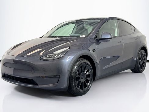 Used 2022 Tesla Model Y Long Range AWD/4WD image 1