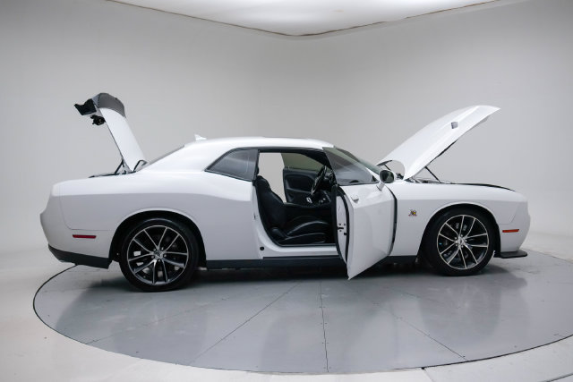Used 2017 Dodge Challenger R/T Scat Pack w/ Leather Interior Group RWD image 14