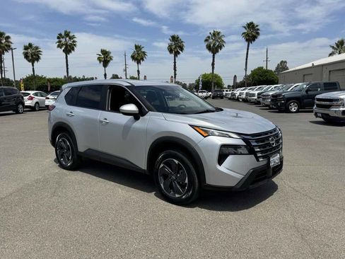 Used 2025 Nissan Rogue SV FWD image 11