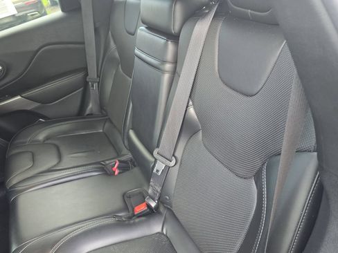 Used 2019 Jeep Cherokee Limited FWD image 14