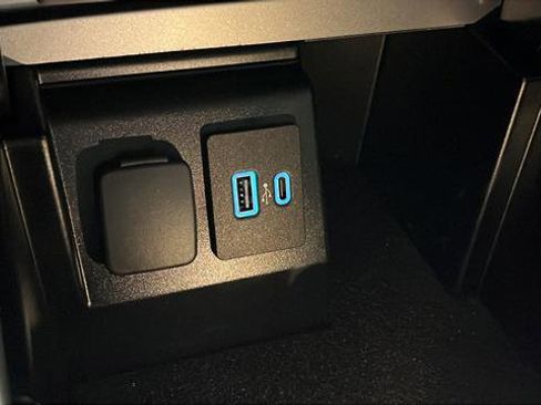 Used 2021 Ford Explorer XLT w/ XLT Sport Appearance Package image 35