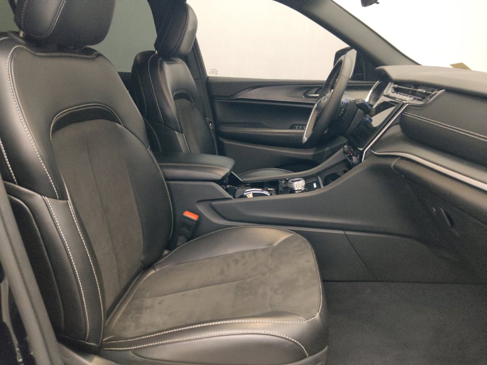 Used 2023 Jeep Grand Cherokee L Laredo RWD image 21