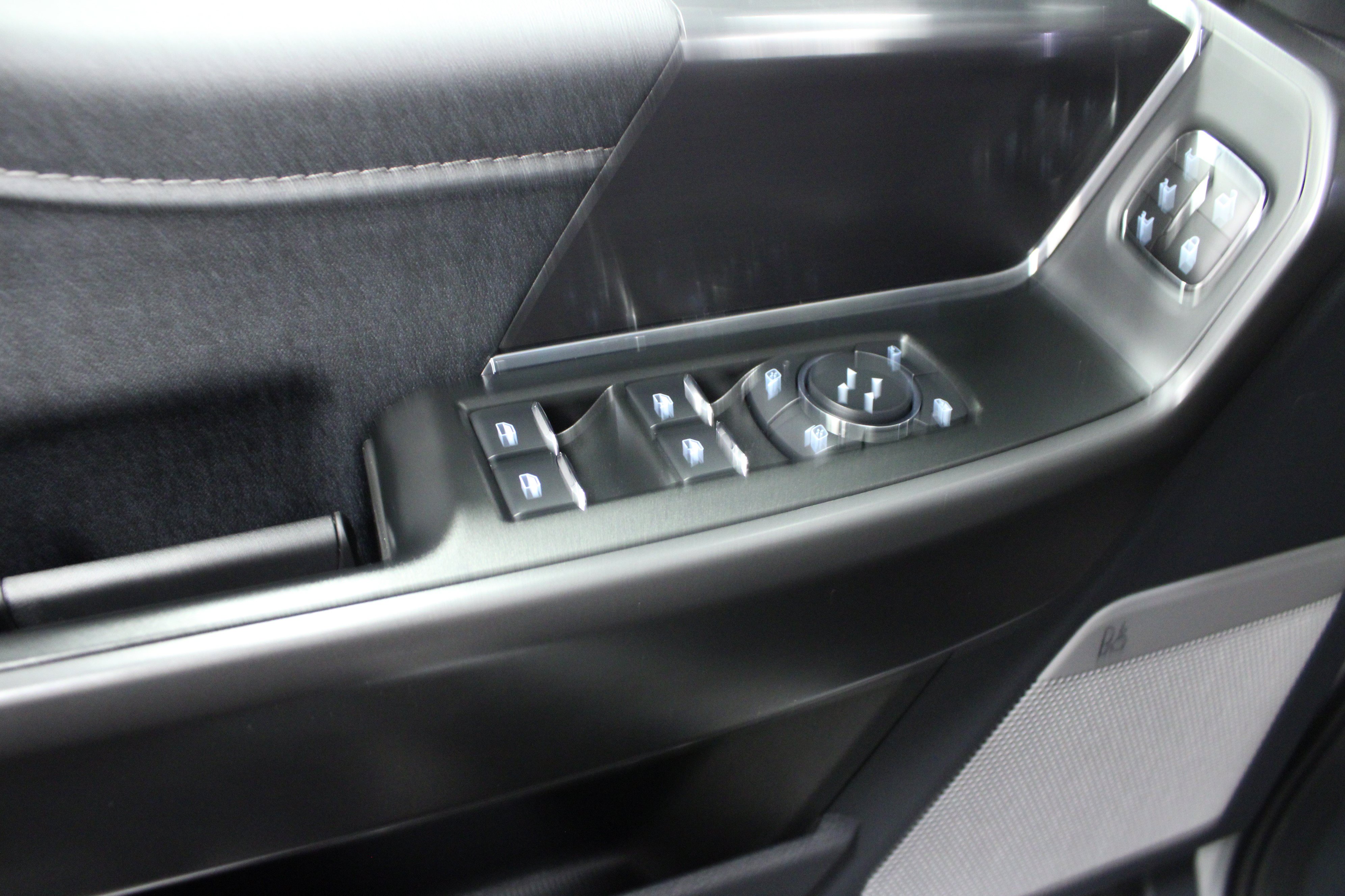 Used 2025 Ford F150 Lariat AWD/4WD image 18