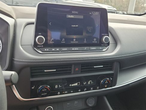 Used 2023 Nissan Rogue SV w/ SV Premium B Package image 21