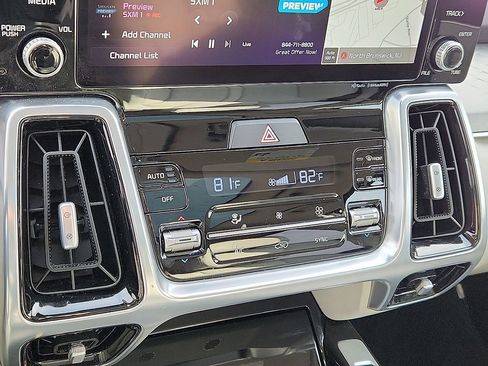 Certified 2022 Kia Sorento SX image 15