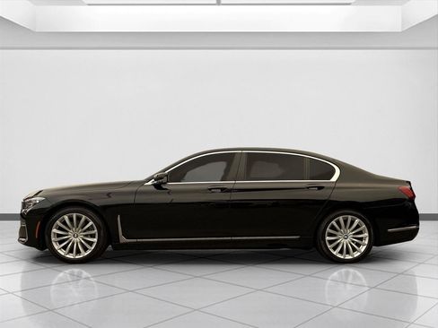 Used 2022 BMW 740i xDrive w/ Premium Package AWD/4WD image 2