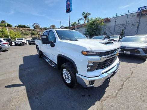 Used 2025 Chevrolet Silverado 2500 LT w/ Convenience Package AWD/4WD image 2