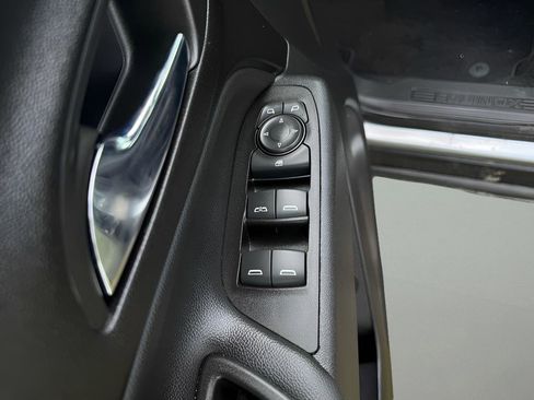 Used 2023 Chevrolet Equinox LT FWD image 18