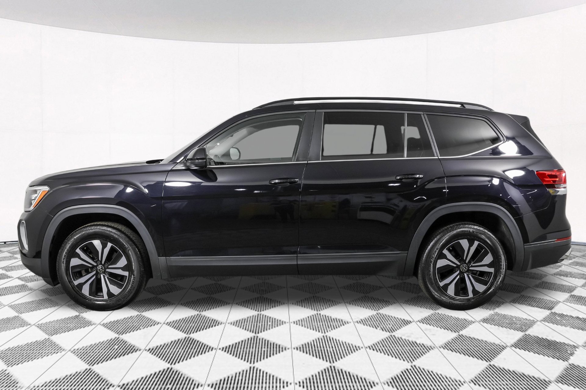 Used 2024 Volkswagen Atlas SE AWD/4WD image 19