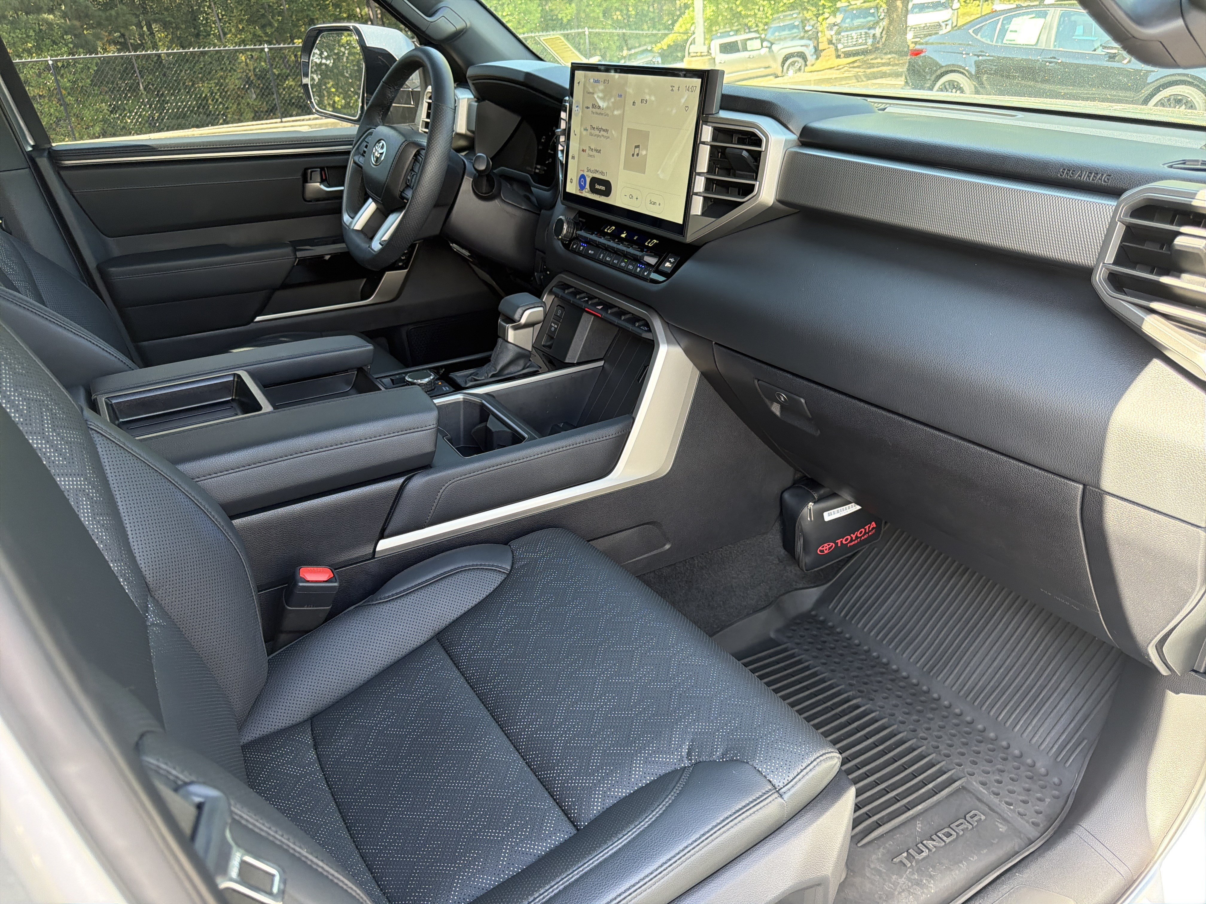 Used 2025 Toyota Tundra Limited AWD/4WD image 13