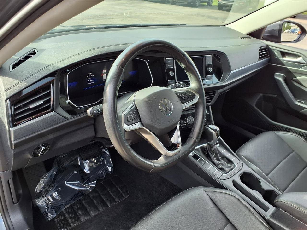 Used 2024 Volkswagen Jetta SE FWD image 6