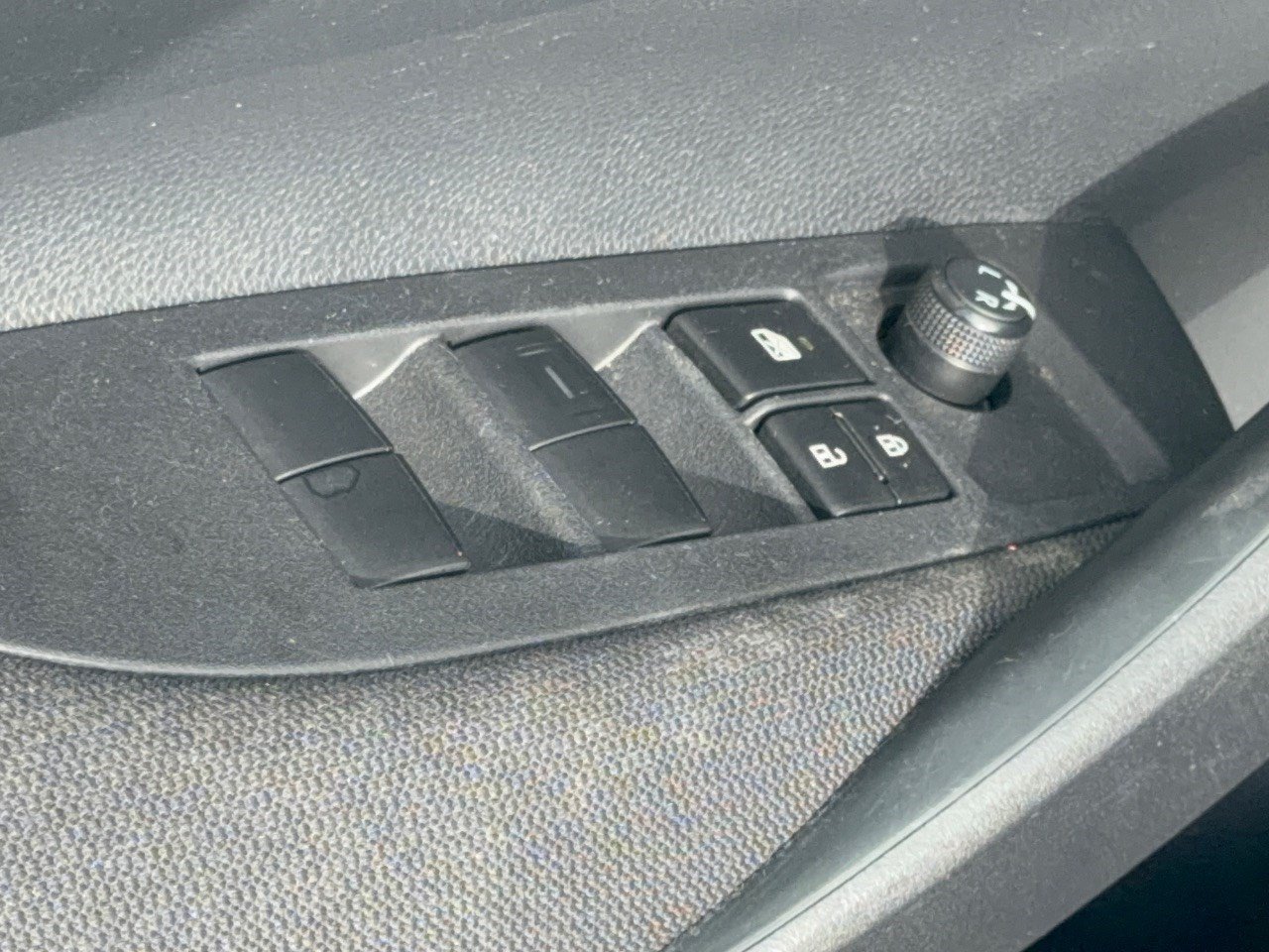 Used 2025 Toyota Corolla LE FWD image 15