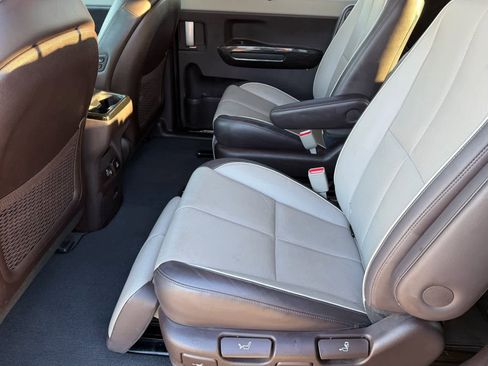 Used 2018 Kia Sedona SX Limited w/ SX Limited Prestige Package image 19