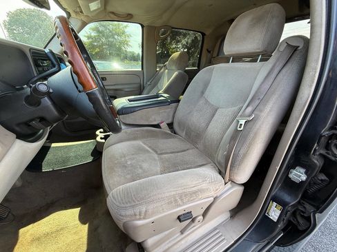 Used 2005 Chevrolet Avalanche LS w/ Chrome Exterior Package image 4