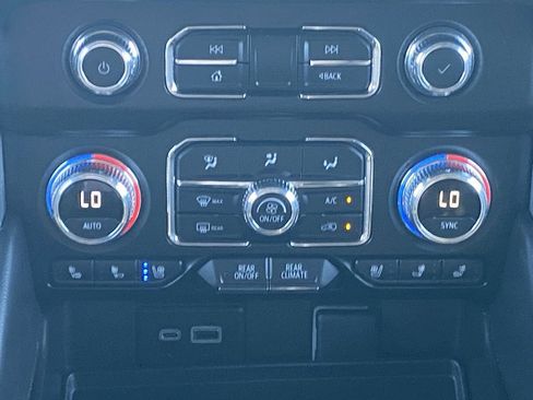 Used 2024 GMC Yukon SLT image 23