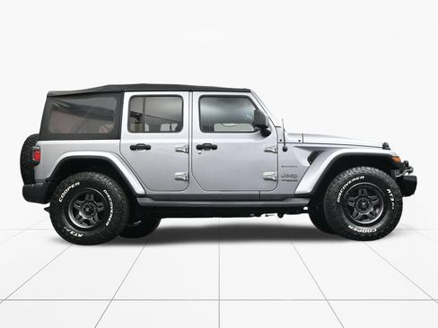 Used 2020 Jeep Wrangler Unlimited Sahara AWD/4WD image 35