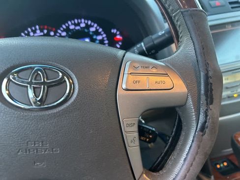 Used 2011 Toyota Camry XLE image 5