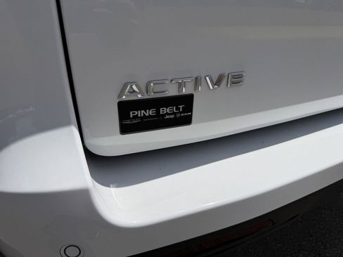 Used 2025 Ford Expedition Active AWD/4WD image 28