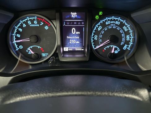 Used 2019 Toyota Tacoma TRD Sport AWD/4WD image 14