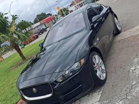 Used 2019 Jaguar XE Premium AWD/4WD image 2