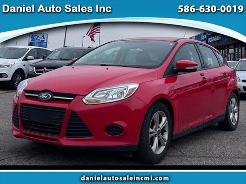 Used 2014 Ford Focus SE w/ SE Winter Package FWD image 1