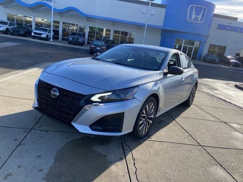 Used 2024 Nissan Altima 2.5 SV image 4