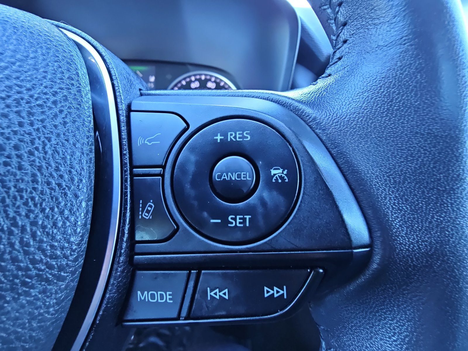 Used 2022 Toyota RAV4 XLE Premium FWD image 18