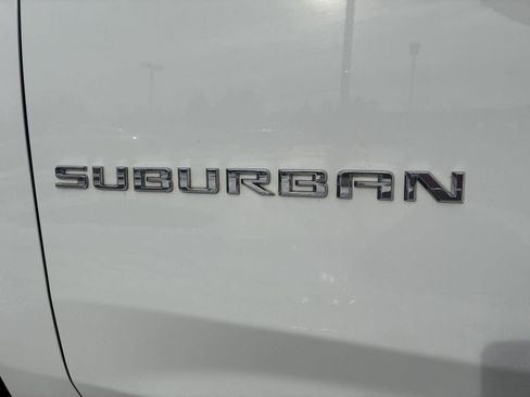 Used 2024 Chevrolet Suburban LT image 12