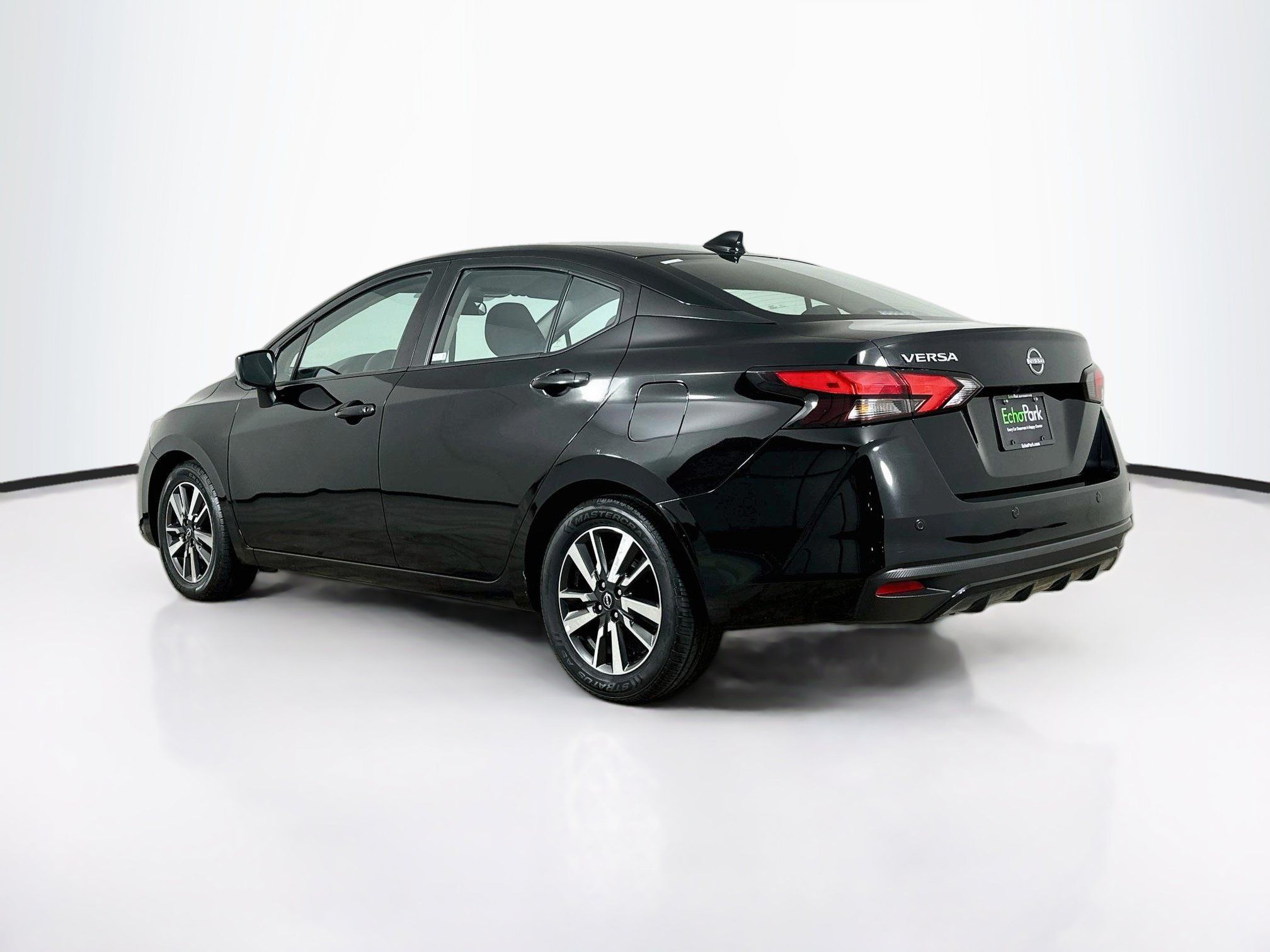 Used 2025 Nissan Versa SV FWD image 5