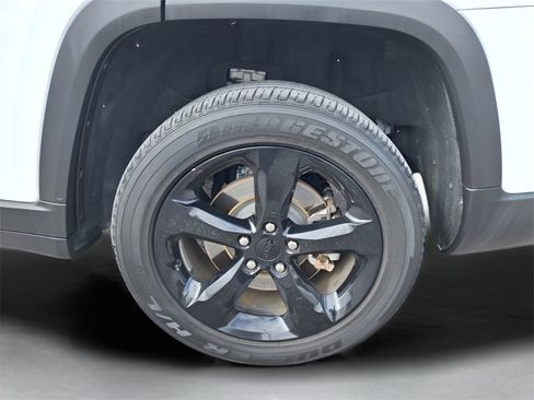 Used 2023 Jeep Grand Cherokee L Altitude image 25