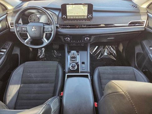 Used 2024 Mitsubishi Outlander SE image 17