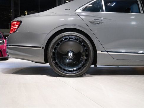 Used 2024 Bentley Flying Spur V8 AWD/4WD image 11