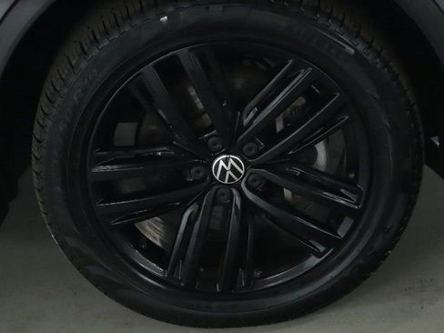 Used 2022 Volkswagen Tiguan SE R-Line AWD/4WD image 10