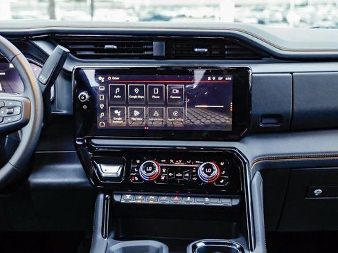 Used 2025 GMC Sierra 2500 AT4 image 43