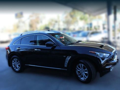 Used 2017 INFINITI QX70 3.7 w/ Premium Package image 6