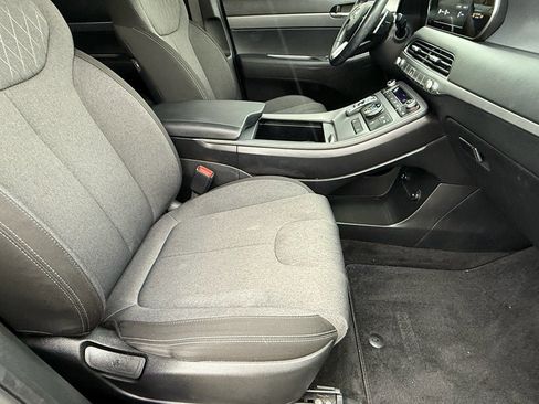 Used 2024 Chrysler Pacifica Touring-L image 10