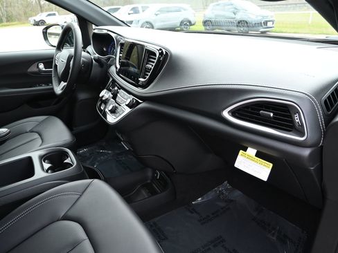New 2026 Chrysler Pacifica Select image 27