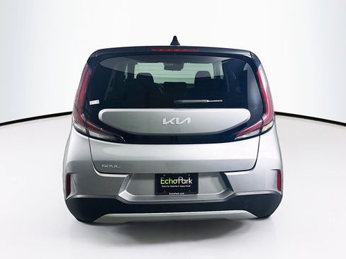 Used 2023 Kia Soul LX w/ LX Technology Package FWD image 7