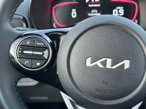 Used 2025 Kia Soul EX image 22