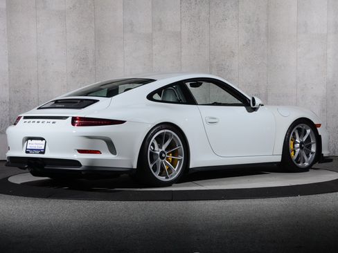 Used 2016 Porsche 911 R image 13