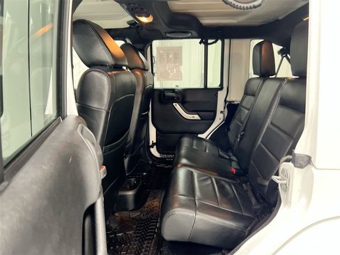 Used 2012 Jeep Wrangler Unlimited Rubicon w/ Connectivity Group image 22