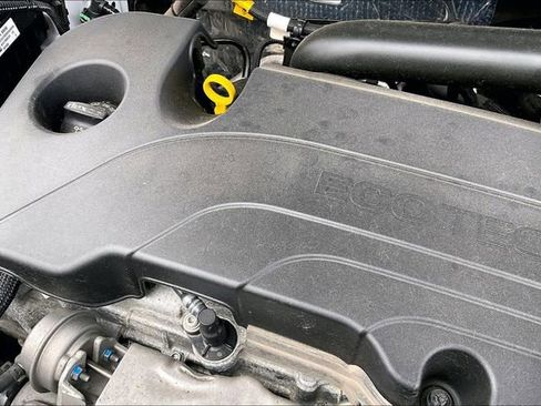 Used 2023 GMC Terrain AT4 image 31