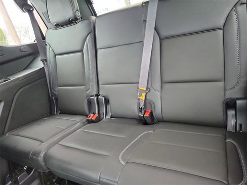 Used 2022 GMC Yukon Denali w/ Denali Premium Package image 11